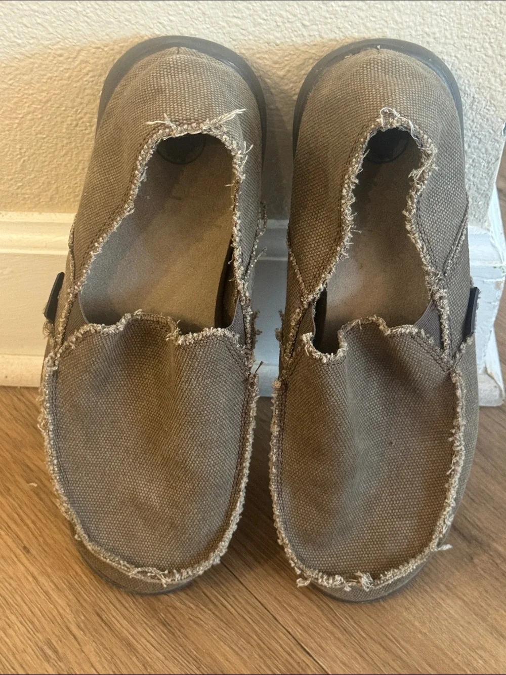 CROCS Men's Frayed Canvas Slip-On Loafers - Men’s Santa Cruz Slip-On Brown